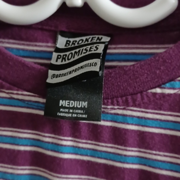 Broken Promises T size Medium - Picture 3 of 4